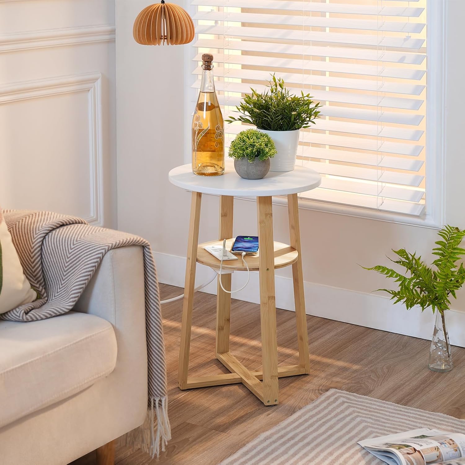 HOOBRO Round Side Table with Charging Station, Round Accent End Table with Bamboo Legs for Living Room, Bedroom, White and Natural YW101UBZ01